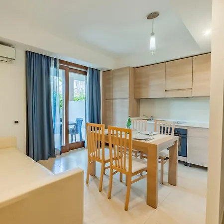 Franklyn 4*